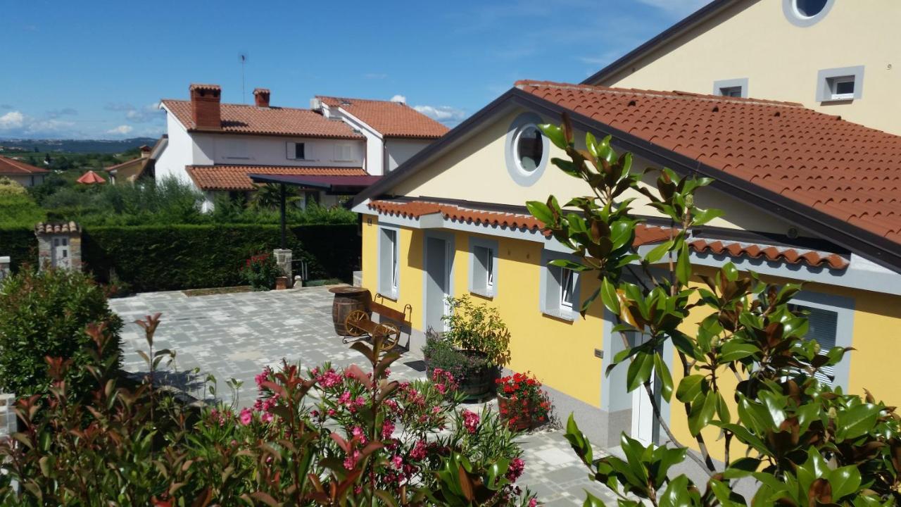 Apartma Brnistra Ginestra Capodistria Esterno foto
