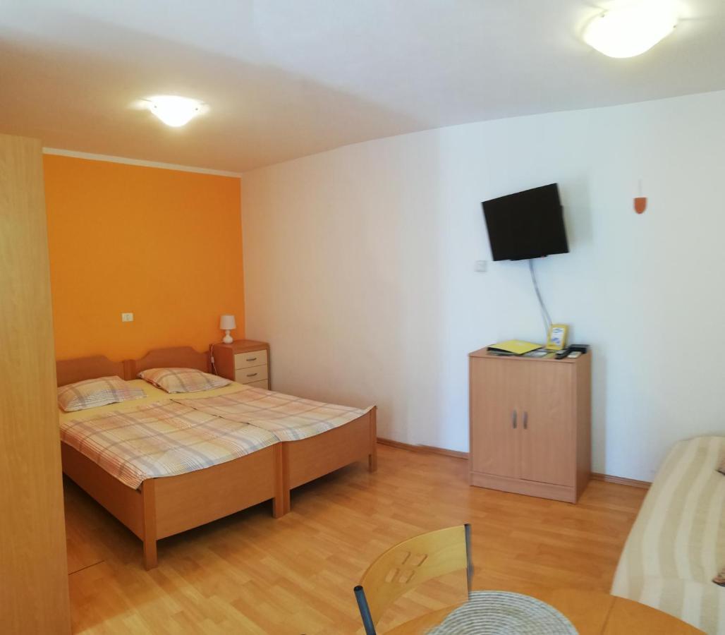 Apartma Brnistra Ginestra Capodistria Esterno foto